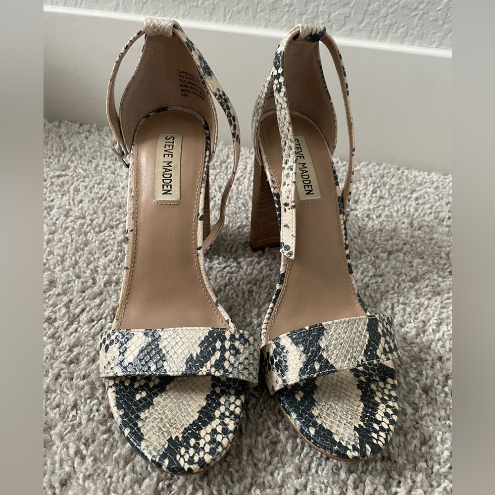 Steve Madden Size 9 snakeskin platform heels